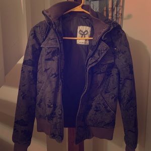 Aritzia jacket w hood.